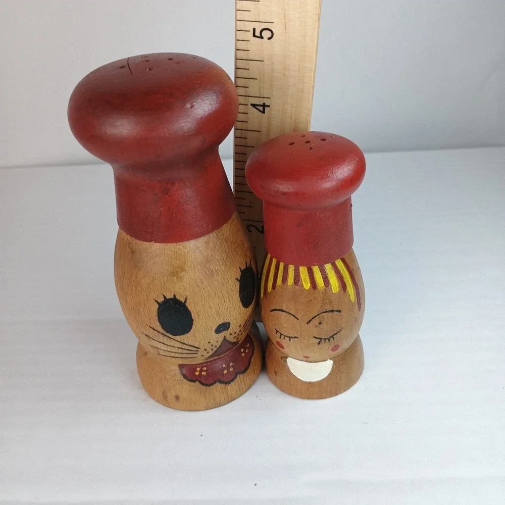 4 Sets Of Vintage Wooden Salt and Pepper Shakers Collectors